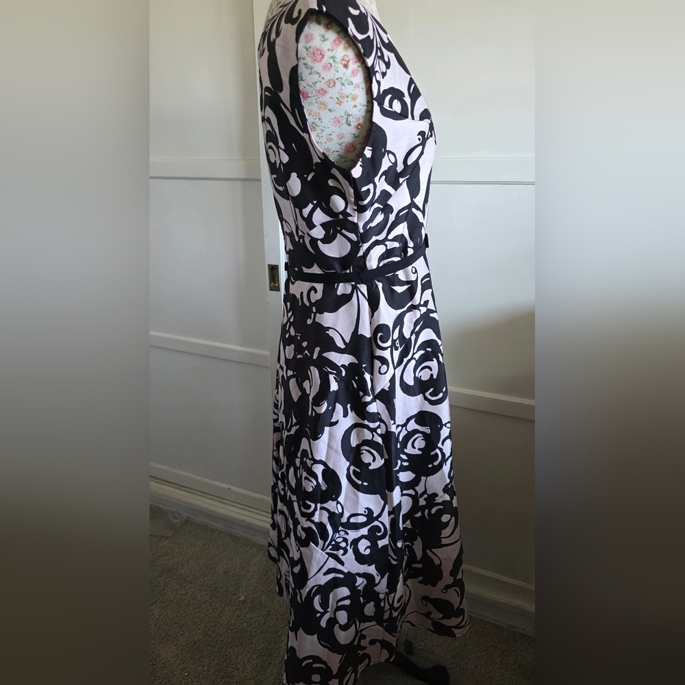TAYLOR Elegant Black and White Floral Dress SIZE 12 - Picture 4 of 10